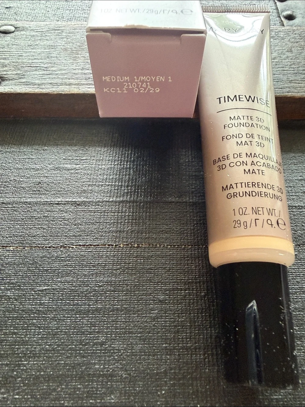 Mary Kay TimeWise Matte 3D Foundation - Beige Tube